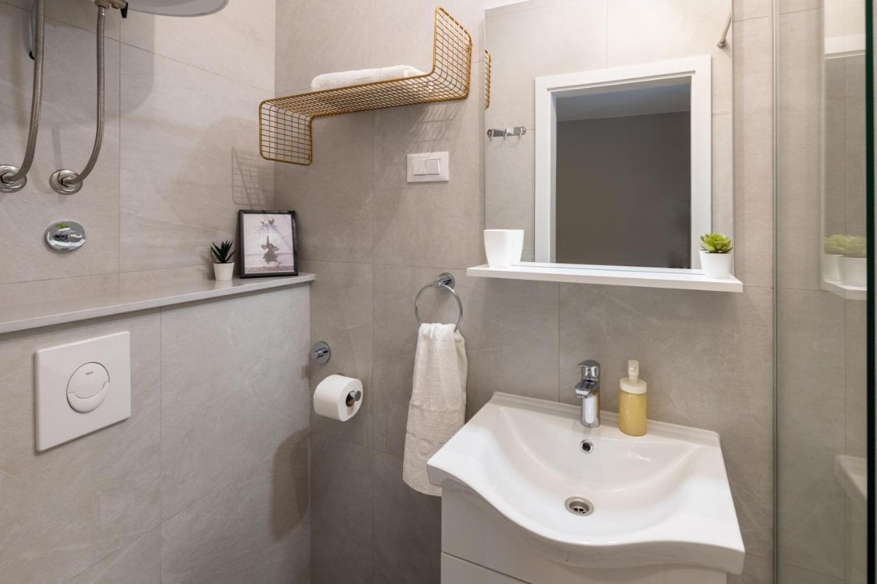 Apartment Bili-Sea View Apartment In The Center Makarska Bagian luar foto