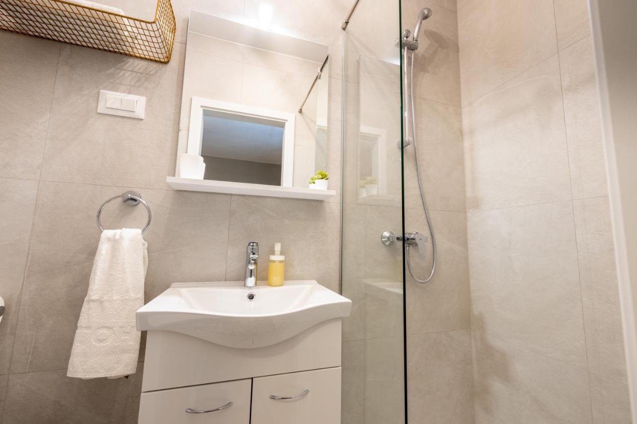 Apartment Bili-Sea View Apartment In The Center Makarska Bagian luar foto